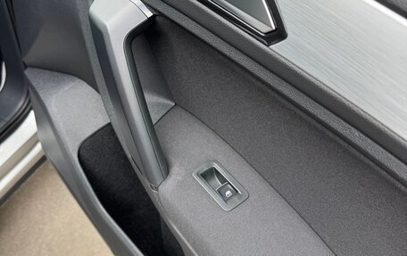 Volkswagen Tiguan II, 2018 год, 3 080 000 рублей, 22 фотография