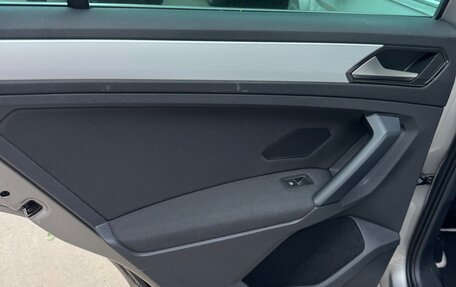Volkswagen Tiguan II, 2018 год, 3 080 000 рублей, 21 фотография