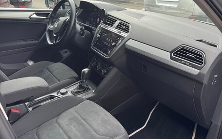 Volkswagen Tiguan II, 2018 год, 3 080 000 рублей, 24 фотография