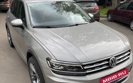 Volkswagen Tiguan II, 2018 год, 3 080 000 рублей, 2 фотография