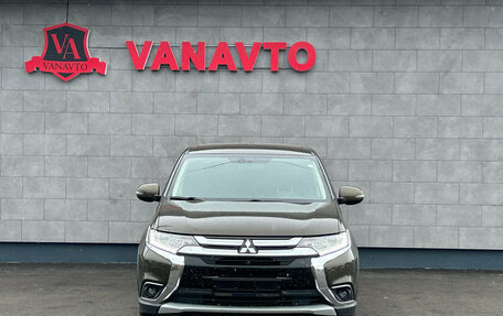 Mitsubishi Outlander III рестайлинг 3, 2018 год, 1 990 000 рублей, 2 фотография
