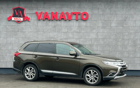 Mitsubishi Outlander III рестайлинг 3, 2018 год, 1 990 000 рублей, 3 фотография