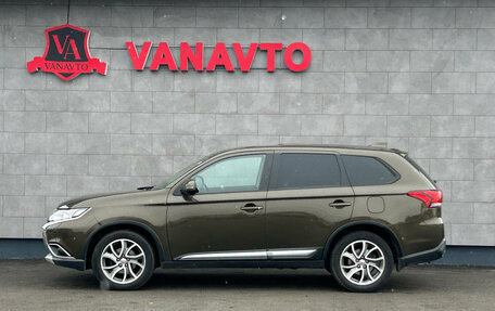 Mitsubishi Outlander III рестайлинг 3, 2018 год, 1 990 000 рублей, 8 фотография