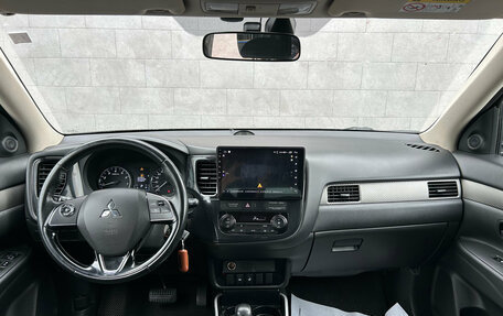 Mitsubishi Outlander III рестайлинг 3, 2018 год, 1 990 000 рублей, 9 фотография