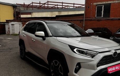 Toyota RAV4, 2020 год, 3 450 000 рублей, 7 фотография