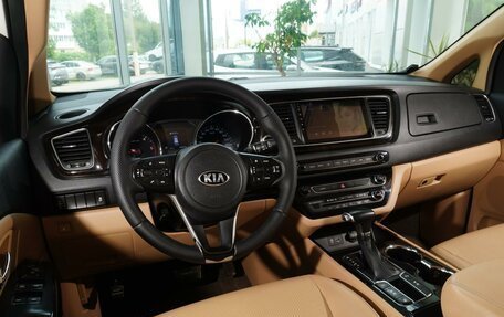 KIA Carnival III, 2018 год, 2 649 000 рублей, 10 фотография