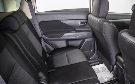 Mitsubishi Outlander III рестайлинг 3, 2017 год, 1 859 000 рублей, 10 фотография