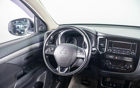 Mitsubishi Outlander III рестайлинг 3, 2017 год, 1 859 000 рублей, 12 фотография
