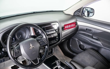 Mitsubishi Outlander III рестайлинг 3, 2017 год, 1 859 000 рублей, 8 фотография