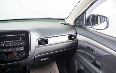 Mitsubishi Outlander III рестайлинг 3, 2017 год, 1 859 000 рублей, 14 фотография
