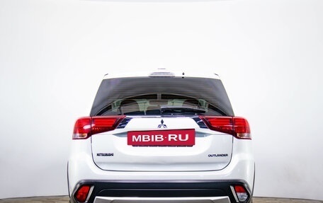 Mitsubishi Outlander III рестайлинг 3, 2017 год, 1 859 000 рублей, 6 фотография