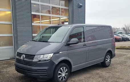 Volkswagen Transporter T6 рестайлинг, 2022 год, 2 740 000 рублей, 2 фотография
