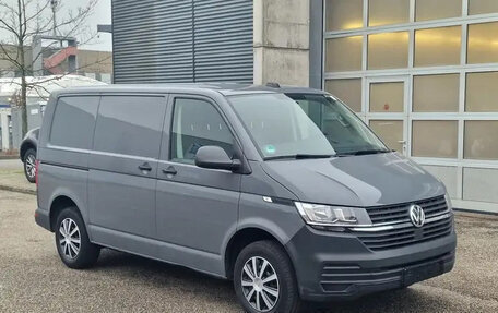 Volkswagen Transporter T6 рестайлинг, 2022 год, 2 740 000 рублей, 3 фотография