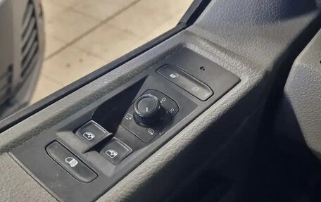 Volkswagen Transporter T6 рестайлинг, 2022 год, 2 740 000 рублей, 11 фотография