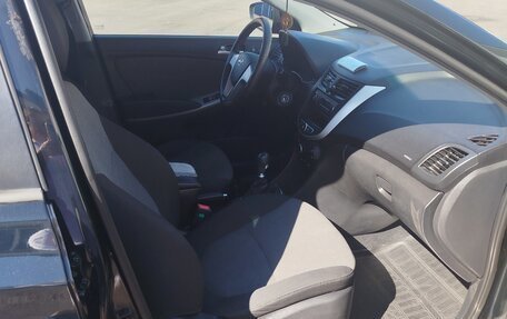 Hyundai Solaris II рестайлинг, 2011 год, 700 000 рублей, 10 фотография