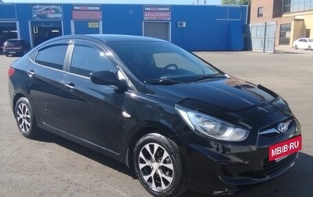 Hyundai Solaris II рестайлинг, 2011 год, 700 000 рублей, 3 фотография