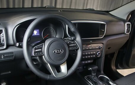 KIA Sportage IV рестайлинг, 2020 год, 1 999 000 рублей, 8 фотография