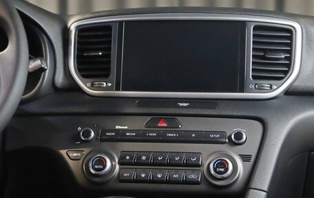 KIA Sportage IV рестайлинг, 2020 год, 1 999 000 рублей, 10 фотография