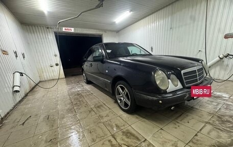 Mercedes-Benz E-Класс, 1997 год, 260 000 рублей, 2 фотография