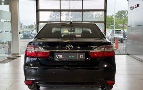 Toyota Camry, 2017 год, 2 125 000 рублей, 5 фотография