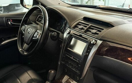 Toyota Camry, 2017 год, 2 125 000 рублей, 9 фотография