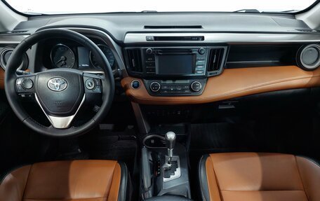 Toyota RAV4, 2016 год, 2 350 000 рублей, 10 фотография
