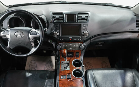Toyota Highlander III, 2013 год, 2 369 000 рублей, 18 фотография