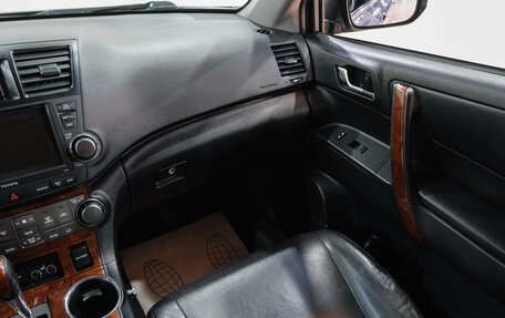 Toyota Highlander III, 2013 год, 2 369 000 рублей, 17 фотография