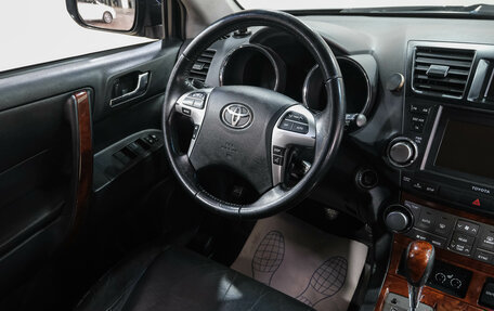 Toyota Highlander III, 2013 год, 2 369 000 рублей, 16 фотография