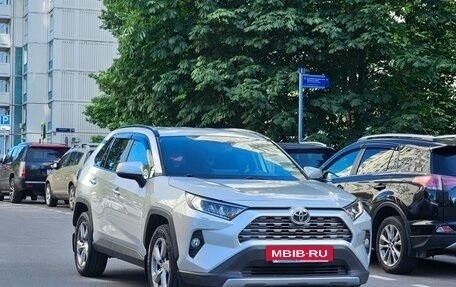 Toyota RAV4, 2020 год, 2 780 000 рублей, 2 фотография