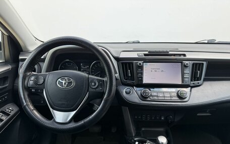 Toyota RAV4, 2018 год, 2 250 000 рублей, 11 фотография