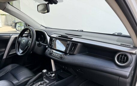 Toyota RAV4, 2018 год, 2 250 000 рублей, 10 фотография