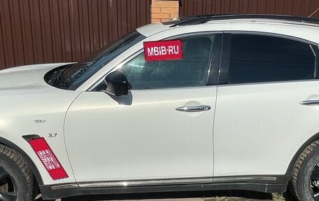 Infiniti QX70, 2014 год, 2 000 000 рублей, 2 фотография