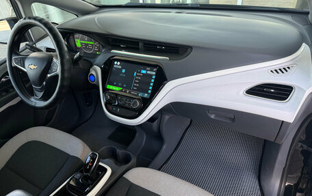 Chevrolet Bolt, 2018 год, 1 899 000 рублей, 5 фотография
