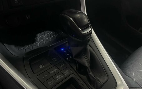 Toyota RAV4, 2020 год, 2 550 000 рублей, 15 фотография