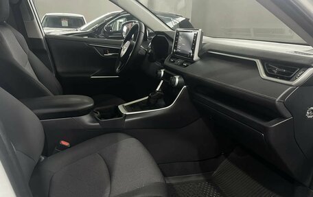 Toyota RAV4, 2020 год, 2 550 000 рублей, 11 фотография