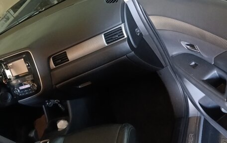 Mitsubishi Outlander III рестайлинг 3, 2012 год, 1 390 000 рублей, 3 фотография