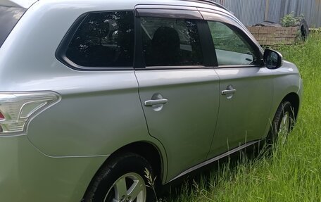 Mitsubishi Outlander III рестайлинг 3, 2012 год, 1 390 000 рублей, 17 фотография