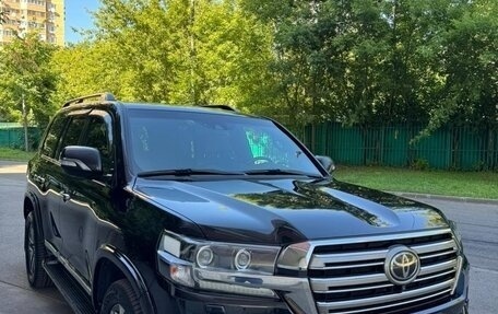 Toyota Land Cruiser 200, 2017 год, 6 899 999 рублей, 1 фотография
