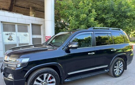 Toyota Land Cruiser 200, 2017 год, 6 899 999 рублей, 6 фотография
