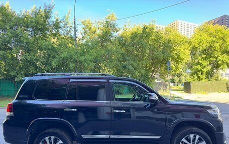Toyota Land Cruiser 200, 2017 год, 6 899 999 рублей, 12 фотография