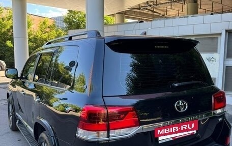 Toyota Land Cruiser 200, 2017 год, 6 899 999 рублей, 10 фотография