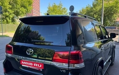 Toyota Land Cruiser 200, 2017 год, 6 899 999 рублей, 9 фотография