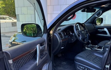 Toyota Land Cruiser 200, 2017 год, 6 899 999 рублей, 22 фотография