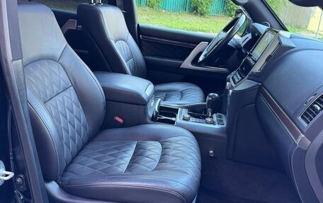 Toyota Land Cruiser 200, 2017 год, 6 899 999 рублей, 25 фотография