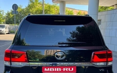 Toyota Land Cruiser 200, 2017 год, 6 899 999 рублей, 8 фотография