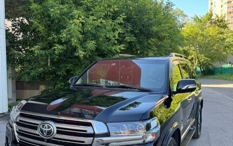 Toyota Land Cruiser 200, 2017 год, 6 899 999 рублей, 2 фотография