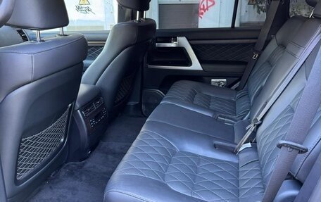 Toyota Land Cruiser 200, 2017 год, 6 899 999 рублей, 38 фотография