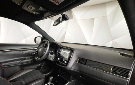 Mitsubishi Outlander III рестайлинг 3, 2022 год, 2 895 000 рублей, 13 фотография