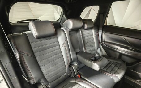 Mitsubishi Outlander III рестайлинг 3, 2022 год, 2 895 000 рублей, 17 фотография